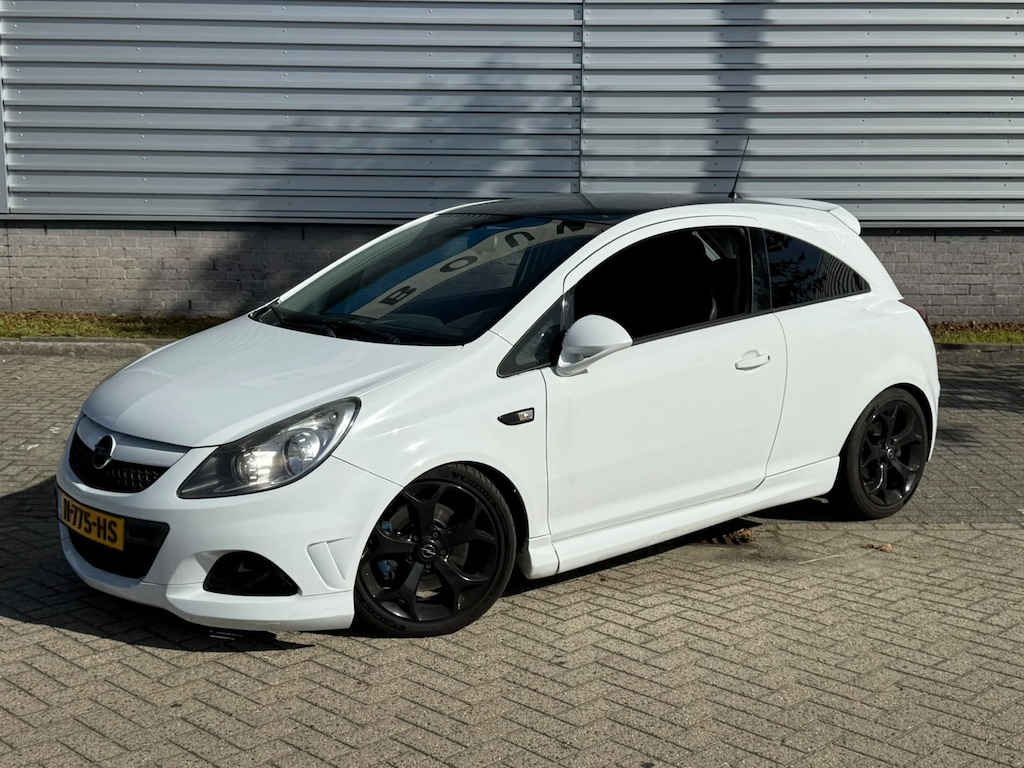 Opel Corsa 1.6-16V Turbo OPC