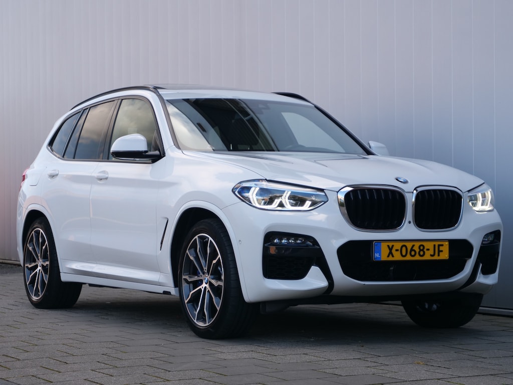 BMW X3 xDrive30e High Executive 292 Pk Automaat M-Pakket / Navi / DAB / Apple Carplay / 360 camera / Pano-dak