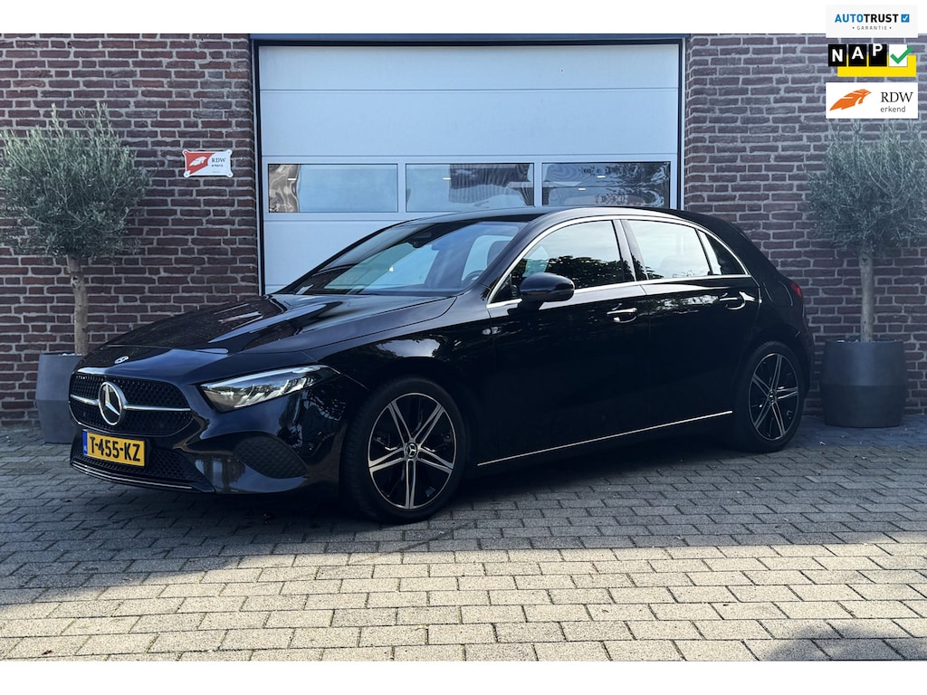 Mercedes-Benz A-klasse 180 Luxury Line|Leer|Sfeerverlichting|KeylessGo|