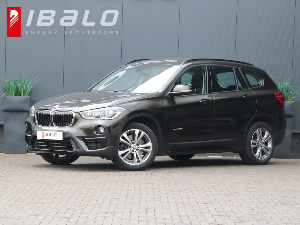 BMW X1 sDrive20i SportLine | Trekhaak | NL-auto |