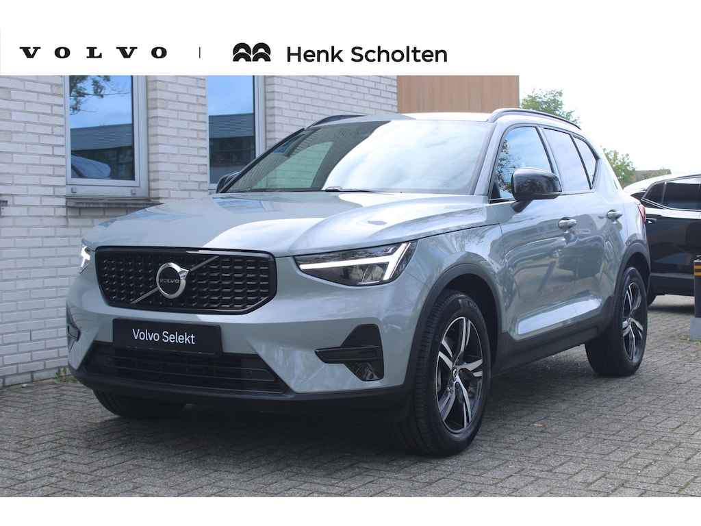 Volvo XC40 B4 Plus Dark | Trekhaak | Verwarmbare voorstoelen en stuurwiel | Premium audio by Harman Kardon | Adaptieve cruise control | Verwarmbare voorruit | Keyless