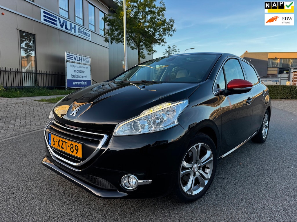 Peugeot 208 1.2 PureTech Roland Garros