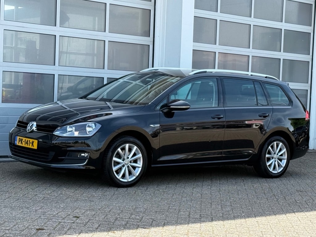 Volkswagen Golf 1.2 TSI 110PK Lounge Aut. Navi Pdc Stoelverw Trekhaak APK tot 07-27!