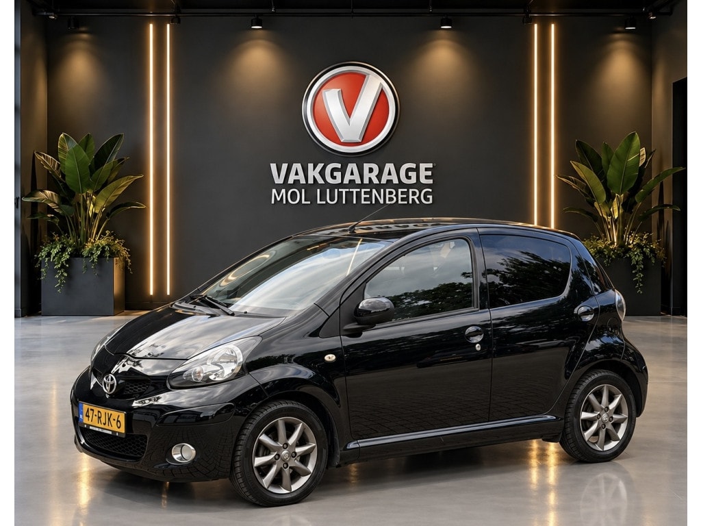 Toyota Aygo 1.0 VVT-i 5D Dynamic Navigator, AIRCO, LMV, GETINT GLAS, NAVIGATIE