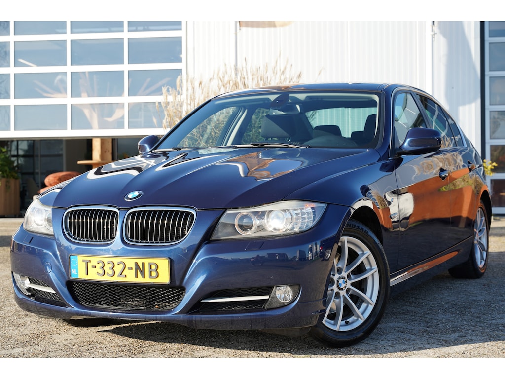 BMW 3-Serie 320i M Line 170pk | Audio-navigatie full map | Bi-xenon koplampen | Cruise control | Electronic climate control | Lichtmetalen velgen 17" | Parkeersensor achter | Voorstoelen verwarmd | Zeer nette auto!