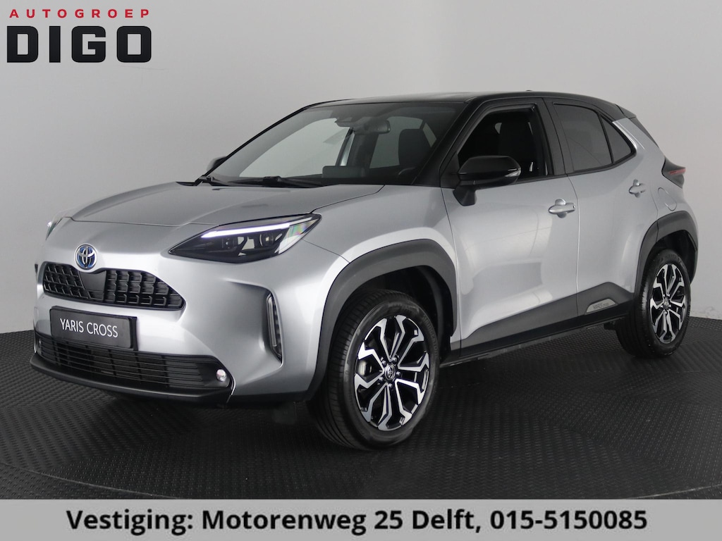 Toyota Yaris Cross 1.5 HYBRID DYNAMIC BITONE SILVERLINE GARANTIE 2035 NAVIGATIE . STUUR EN STOEL VERWARMING . ADAPTIEVE CRUICE CONTROL .