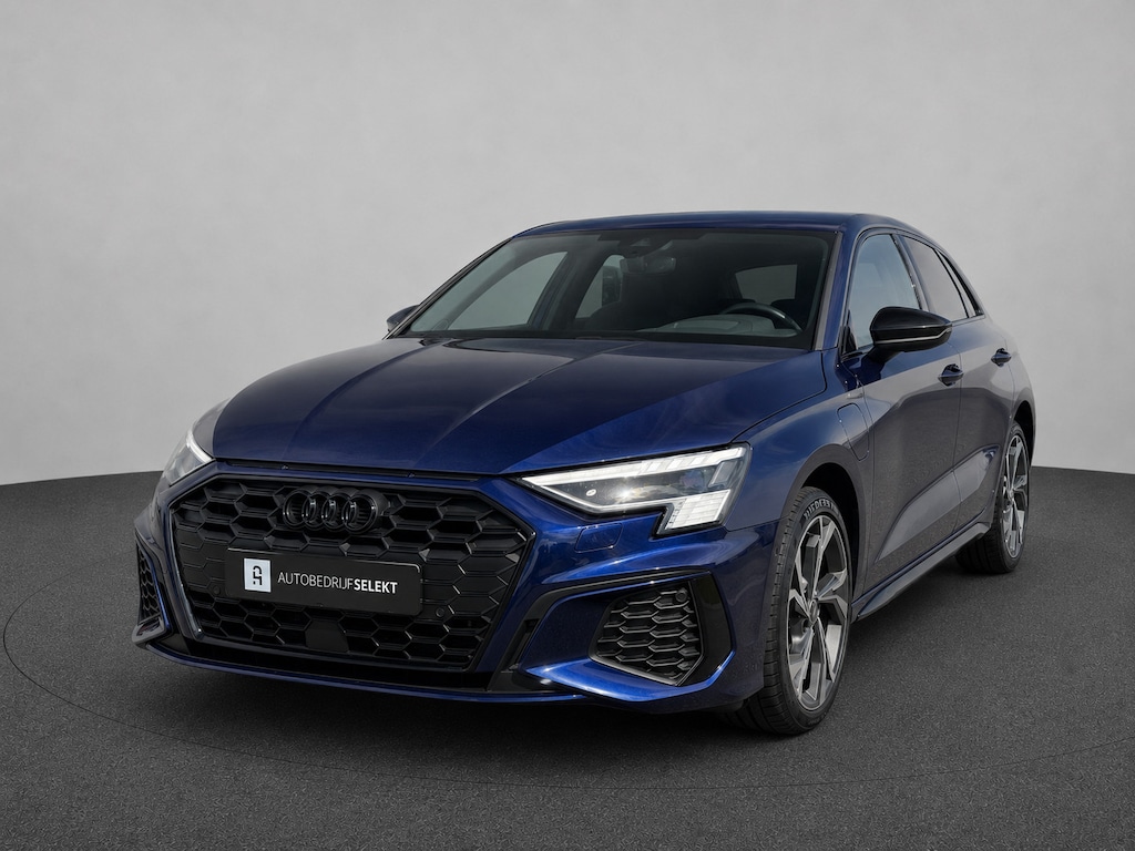 Audi A3 Sportback 45 TFSI e S-line | Matrix | Camera | Carplay | Dodehoek | Elektr. achterklep | Virtual | Black Optic