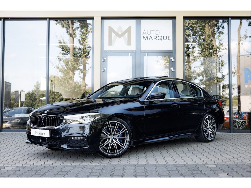 BMW 5-Serie Sedan 530i Aut. High Executive | M Sportpakket | Panoramadak | 20" LM Velgen | Head-Up Display | Trekhaak | Driving Assistant Plus | Individual Leder | HIFI Sound | M Sport Remsysteem |