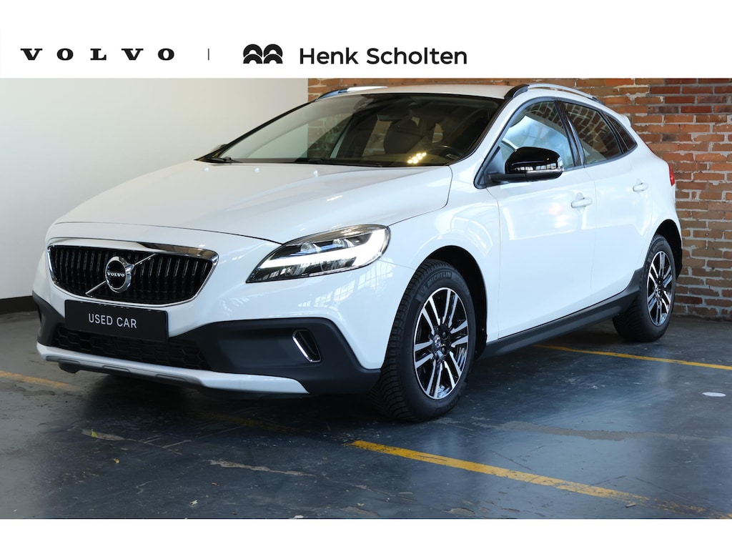 Volvo V40 Cross Country T3 Automaat Edition+ | Afneembare trekhaak | Stoelverwarming | Navigatie | Volvo on Call | Climate control | Parkeersensoren achter | High performance audio | Dealeronderhouden