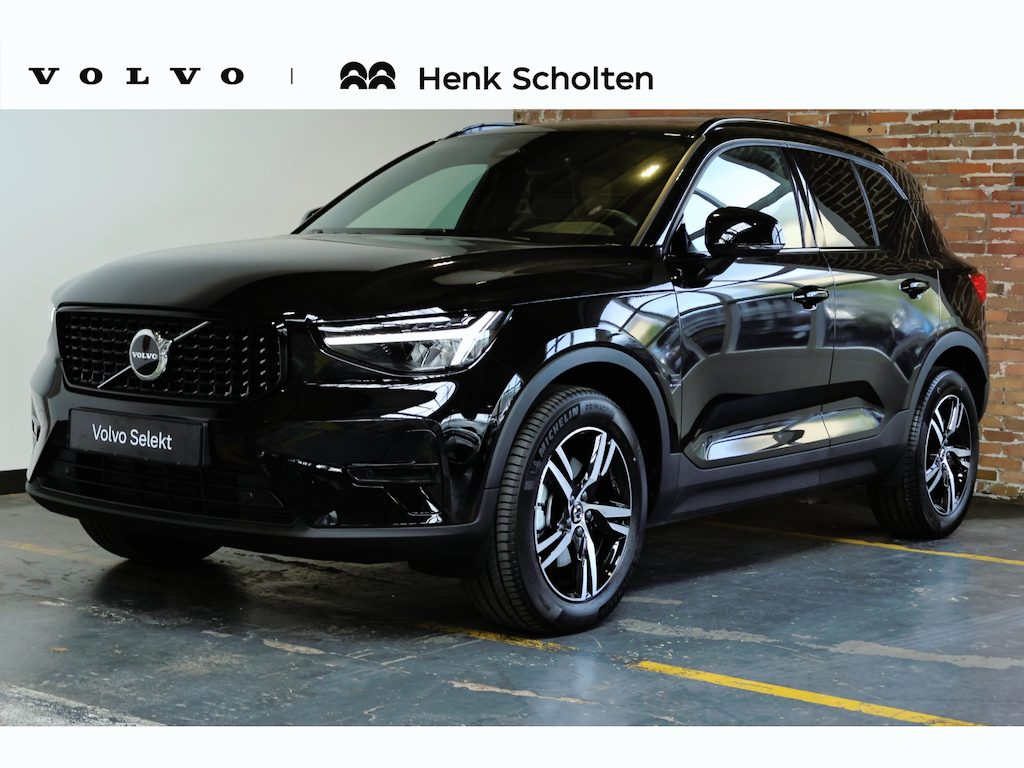 Volvo XC40 B4 Plus Black Edition | Panoramadak |  | Semi-Electrische wegklapbare Trekhaak | Verwarmbare voorstoelen en stuurwiel | Premium audio by Harman Kardon | Apple carplay/Android auto | Keyless Entree | Google Infotainment