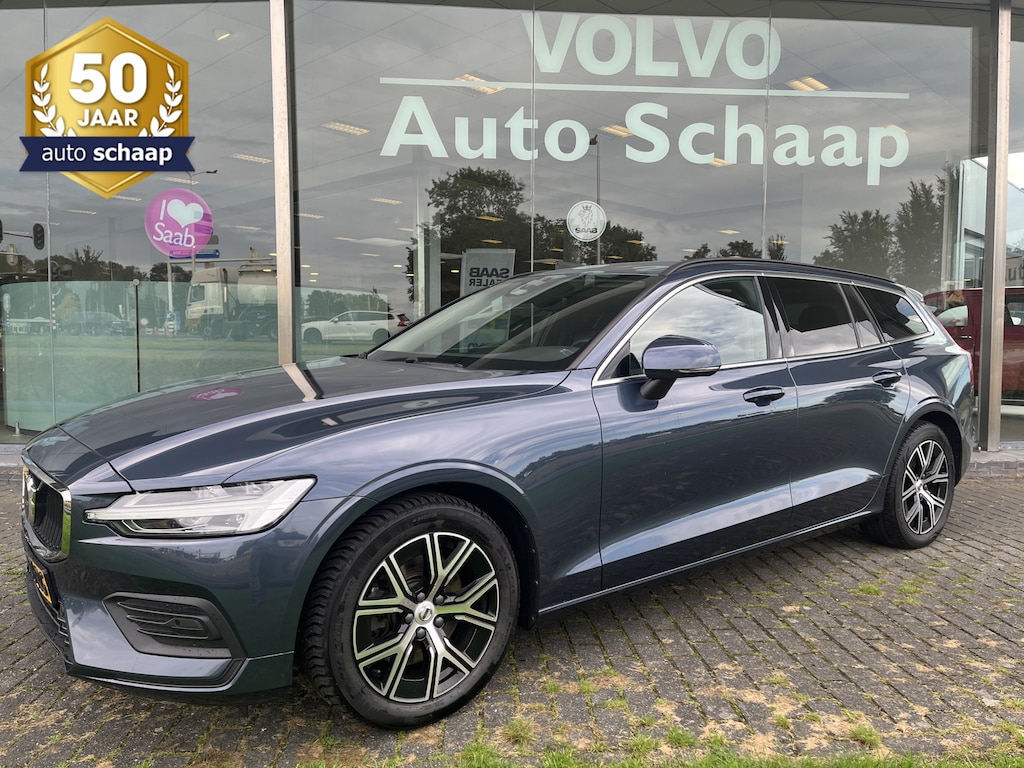 Volvo V60 2.0 B3 Core Automaat | Rijklaar incl 12 mnd Bovag | Donker glas Keyless Parkeersensoren voor Camera