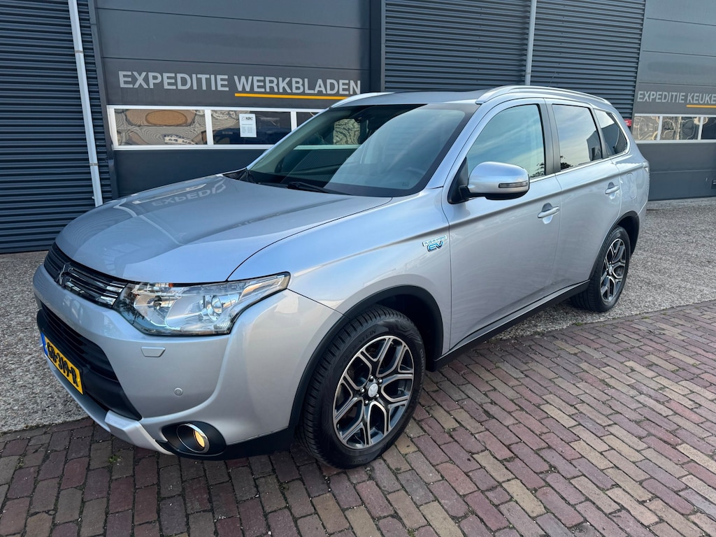 Mitsubishi Outlander 2.0 PHEV Instyle X-Line automaat
