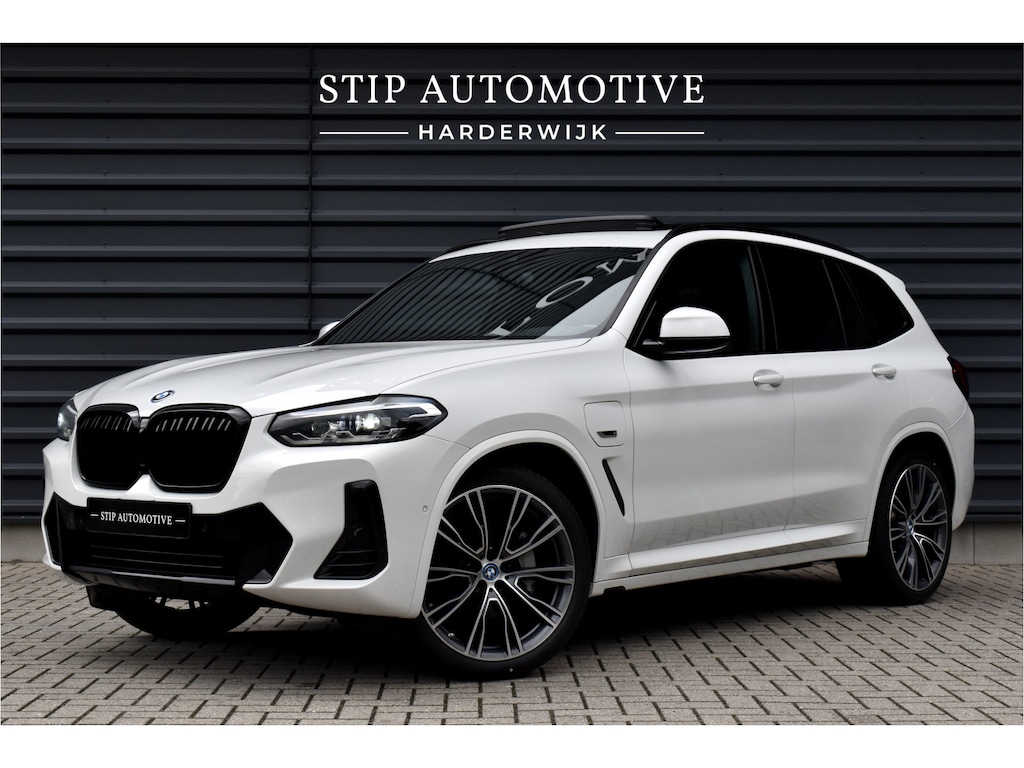 BMW X3 xDrive30e M Sport | Pano | 21'' Wielen | Camera | CarPlay | Head-Up | Stoelverwarming | Sfeerverlichting |