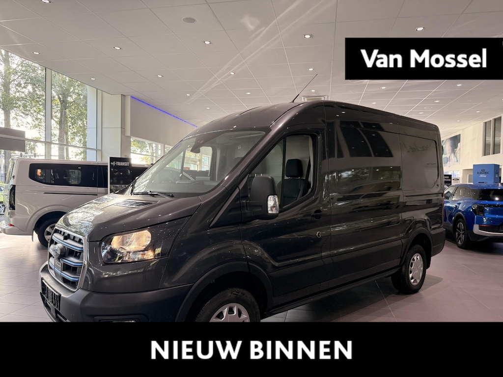 Ford E-Transit 350 L2H2 Trend 68 kWh 25KM, auto niet gebruikt! Showroomaanbieding | Pro-power 230v in laadruimte | Adap. Cruisecontrole | Elektrisch verstelbare en verwarmbare stoel | Zijwand afwerking + laadvloer afwerking