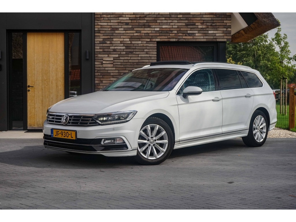 Volkswagen Passat Variant 1.8 TSI R-Line Automaat/Pano/Trekhaak/Camera/LED/ACC