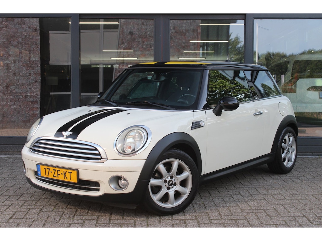 MINI Cooper 3-Deurs 1.6 Chili | Nieuwe APK | Cruise-control | Telefoonvoorbereiding | Navigatie | Airco | All-Season |