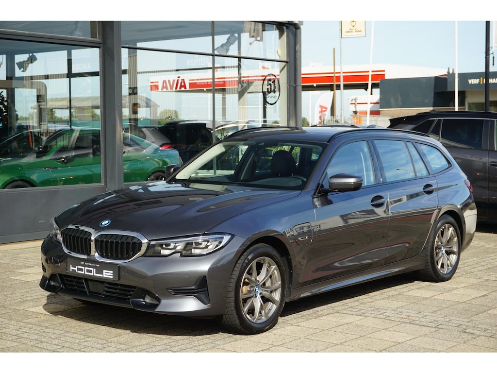 BMW 3-Serie Touring 330e | trekhaak | ACC