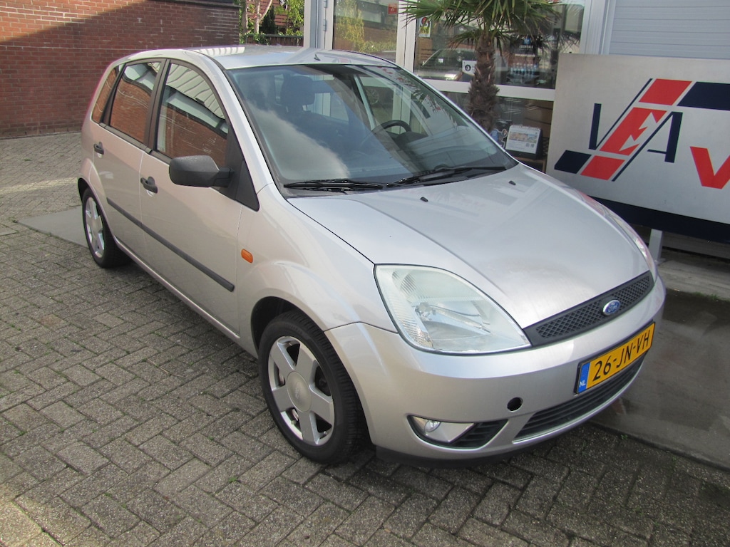Ford Fiesta 1.4-16V First Edition incl nwe apk, nwe banden,