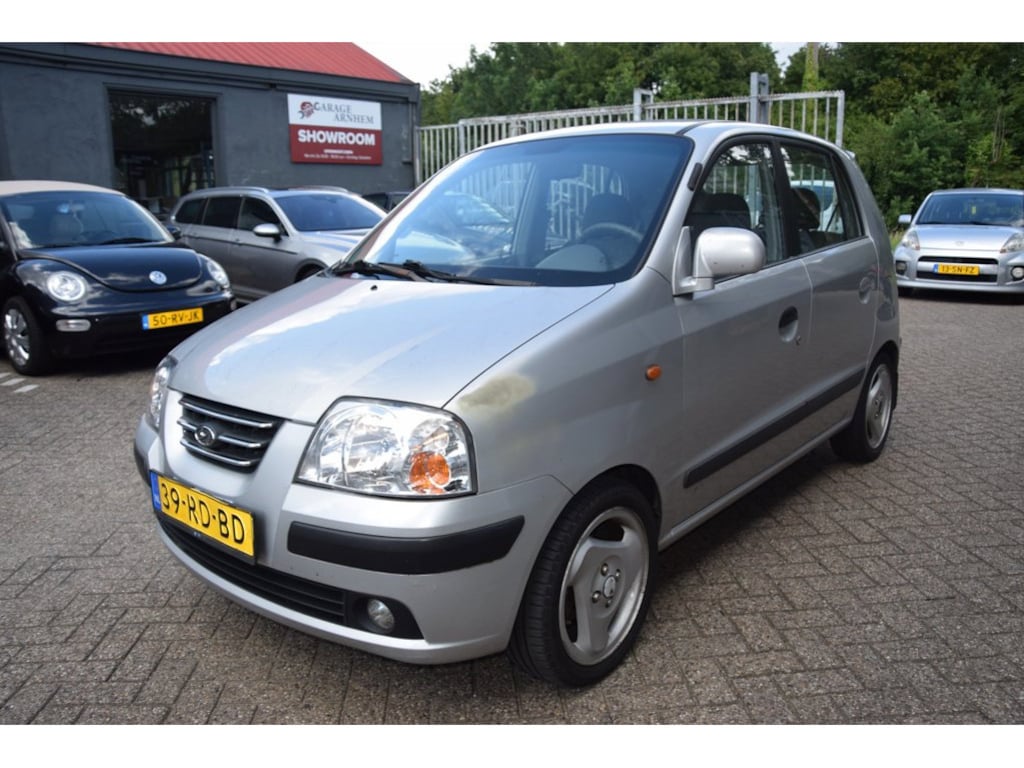 Hyundai Atos 1.1i Dynamic Cool rondom gebruikerssporen,centrale deurvergrendeling werkt niet goed