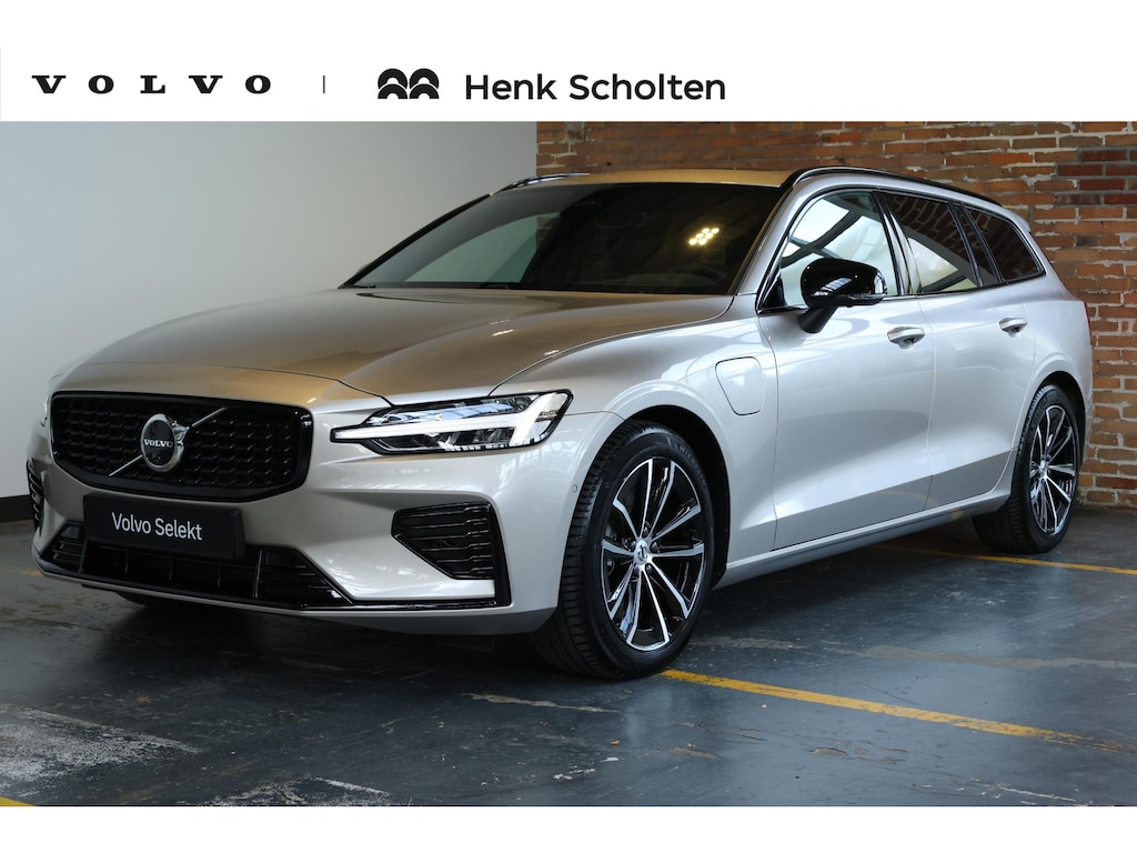 Volvo V60 T8 Plug-in hybrid AWD Plus Dark | Trekhaak | Panoramadak | Verwarmbare voorstoelen, achterbank en stuurwiel | Head-up display | 360 graden camera | Premium audio by Harman Kardon | Apple carplay/Android auto | Keyless |