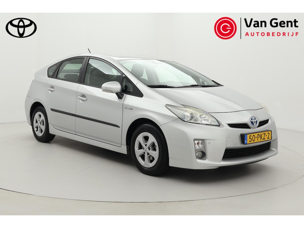 Toyota Prius 1.8 Comfort | Volledige dealerhistorie | Origineel NL | Leder | Stoelverwarming | Parkeersensoren voor/achter | Keyless | Cruise Control | Clima | Head-up display | 15 inch