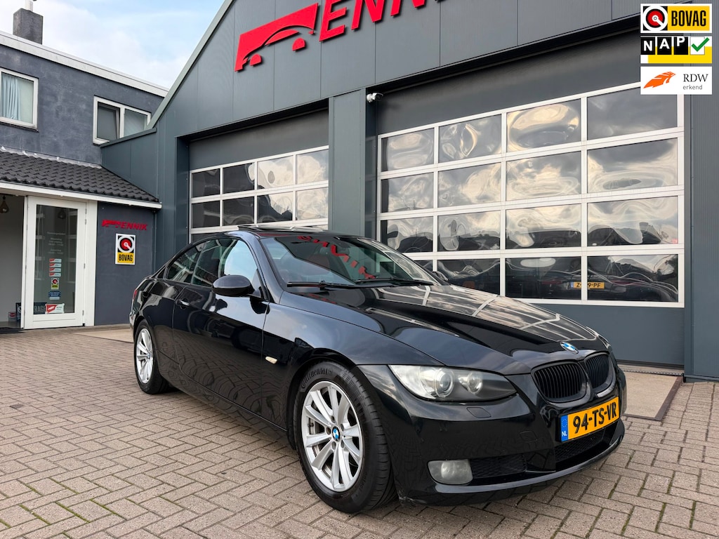 BMW 3-Serie Coupé 325i High Executive / Schuifdak / Sportleder / 6 Cilinder / Youngtimer.