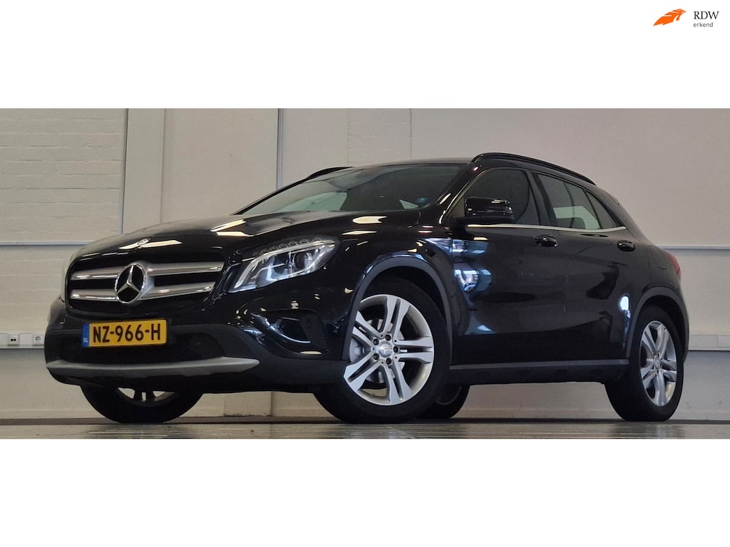 Mercedes-Benz GLA 200 Edition 1 Automaat Navi Xenon Leder Mooi!