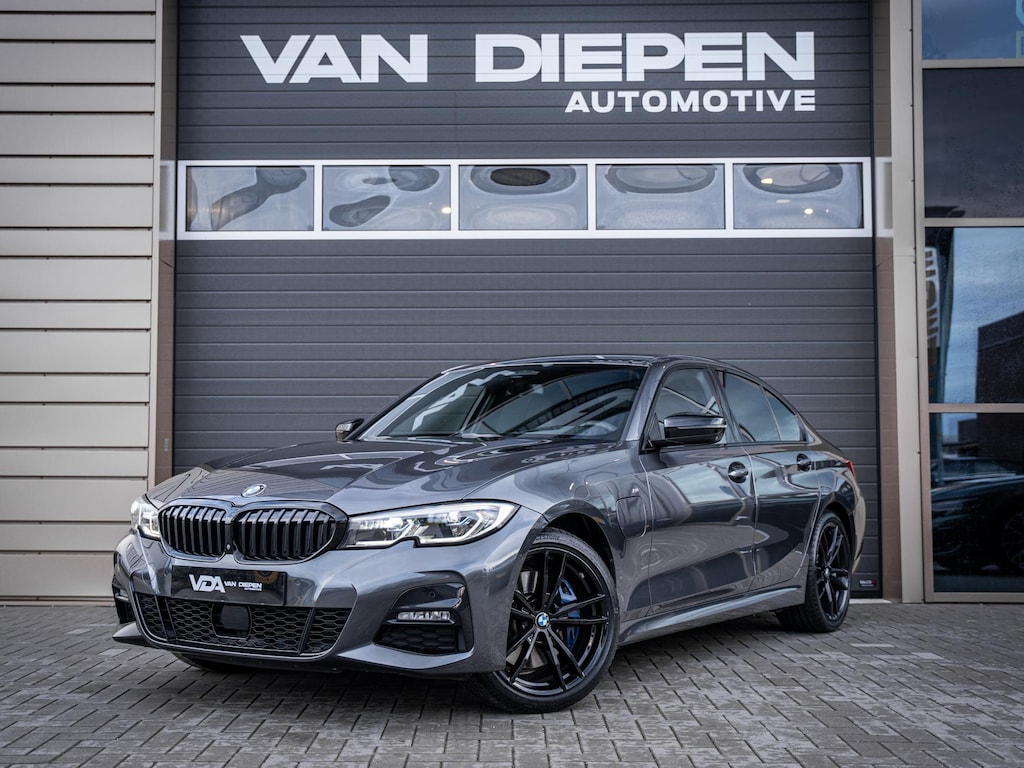 BMW 3-Serie 330e High Executive M-Sport l Laser l Memory l HUD l H/Kardon l 360cam