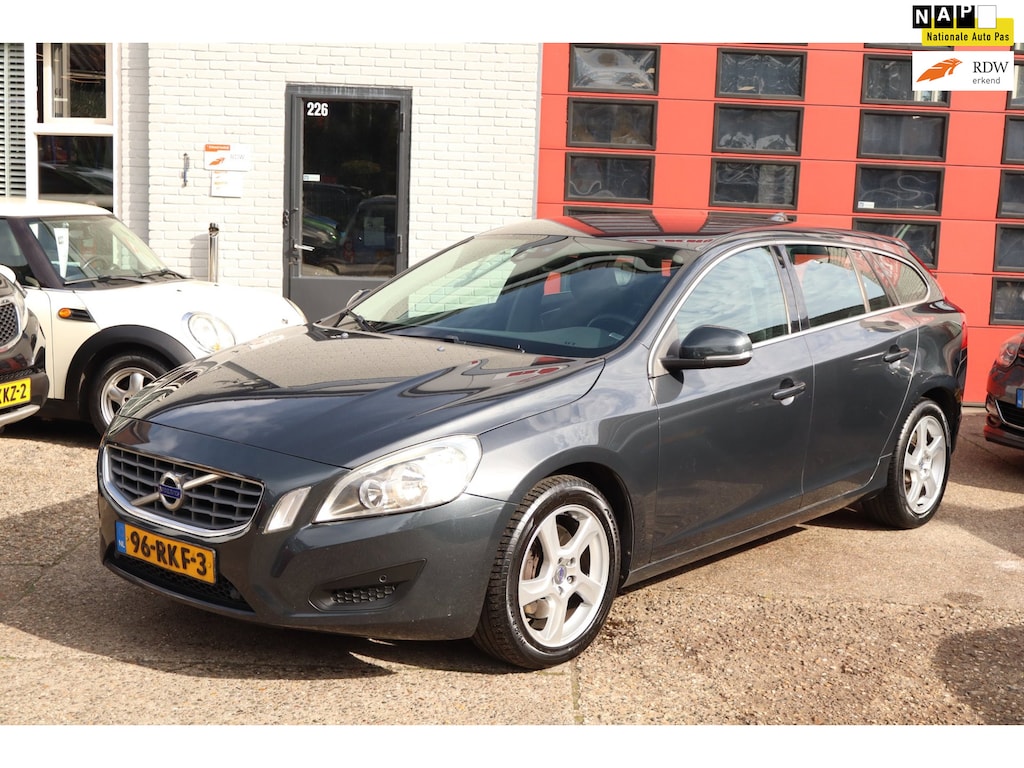 Volvo V60 2.0T Momentum , AUTOMAAT, 1/2 LEDER, NAVI.