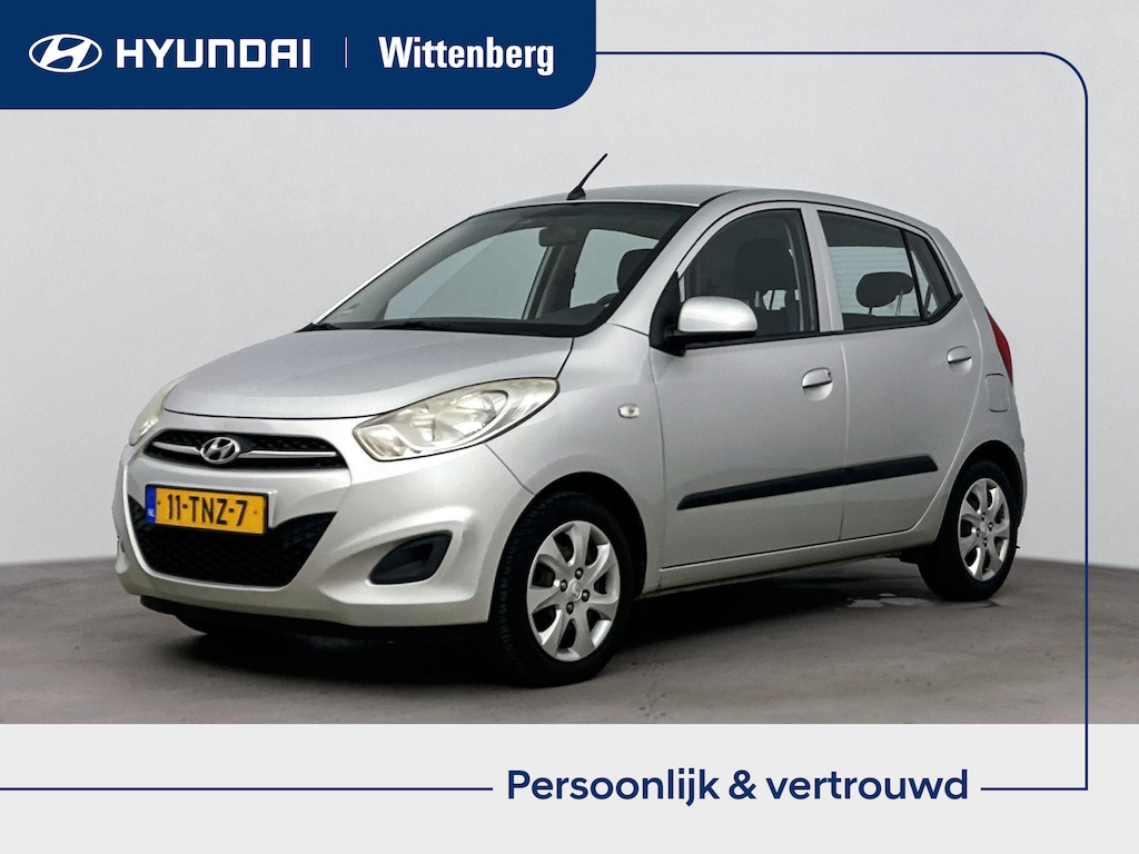 Hyundai i10 1.2 i-DRIVE | SUMMERDEAL! | UNIEK! | STOELVERHOGING | 5-ZITS | ELEKTRISCHE RAMEN | CENTRALE DEURVERGRENDELING | RADIO CD | AUX | USB | LAGE KMSTAND! | HOGE INSTAP | AUTOMAAT | GÉÉN AIRCO |