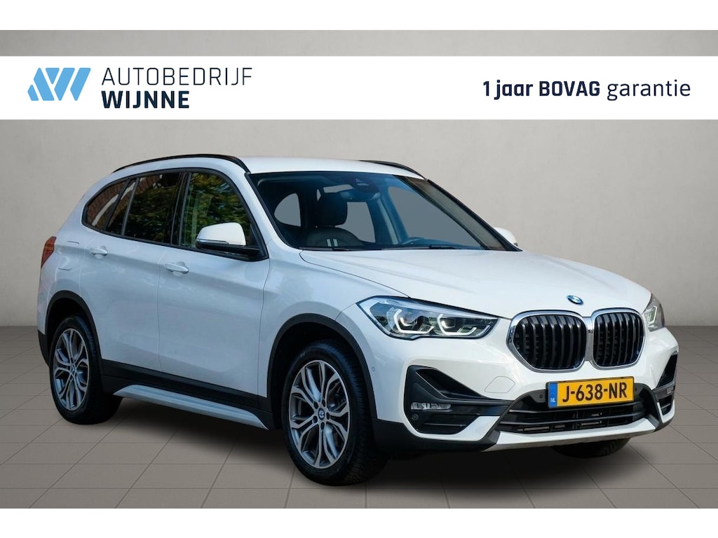 BMW X1 sDrive18i 140pk Aut. Executive Edition - Navigatiesysteem - Achteruitrijcamera - Cruise control - Climate control - Stoelverwarming - Apple CarPlay - Elektrische achterklep - Parkeersensoren