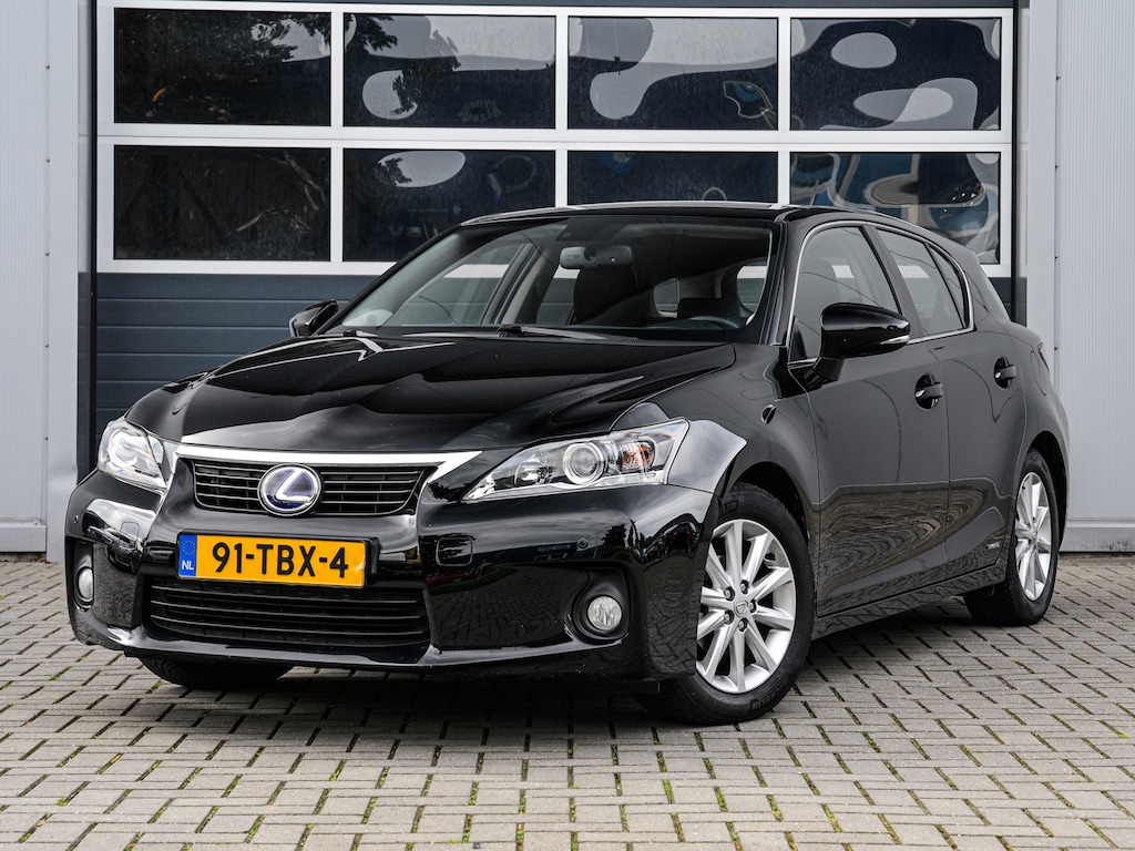 Lexus CT 200h Hybrid | Camera | Navi | Alcantara | Climate control | Cruise control | DAB+ | Trekhaak | Bluetooth
