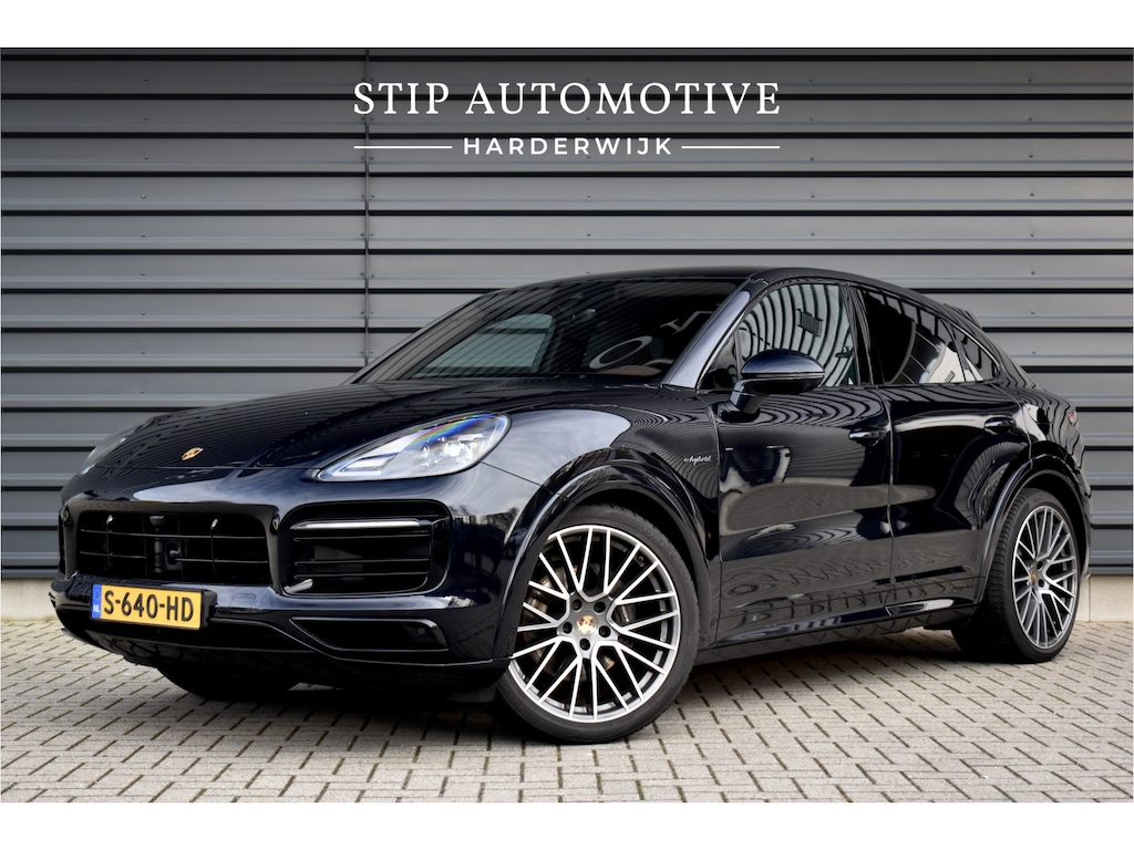 Porsche Cayenne Coupé 3.0 E-Hybrid Platinum Edition SportDesign | Pano | ACC | Trekhaak | 22'' Wielen | Bose | Achterasbesturing | Stoelventilatie | Sportuitlaat |
