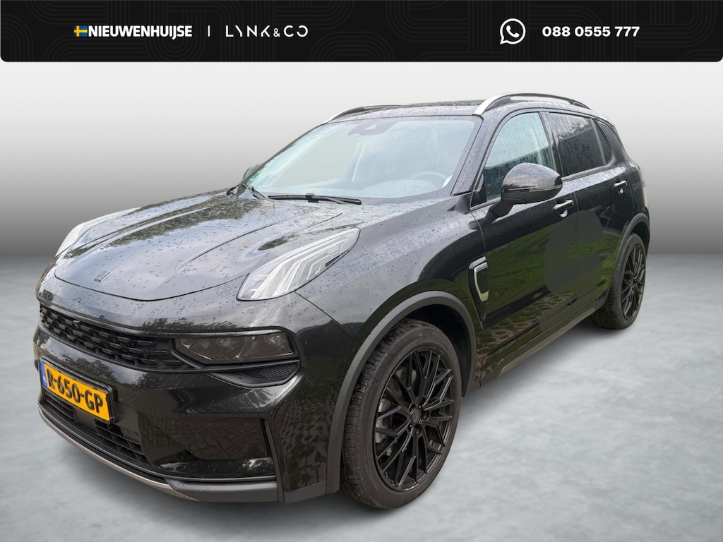 Lynk & Co 01 1.5 Plug-in Hybrid | PHEV | Black Pack | Panoramadak | 360 Graden Camera | Parkeersensoren | Infinity Audio | Keyless Entry | Elektrische Achterklep | Elektrisch Verstelbare Stoel | LED Koplampen | Cruise Control Adaptief | Dodehoekdetectie | Stoelverwarming | Navigatie | Apple Carplay | Android Auto