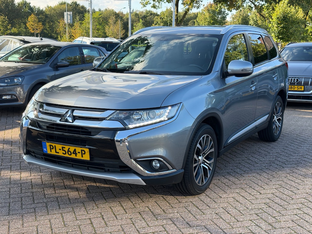 Mitsubishi Outlander 2.0 Instyle 7p. / Trekhaak / Camera / Leder / Navigatie / 18'' / Keyless / Stoelverwarming / Cruise Control