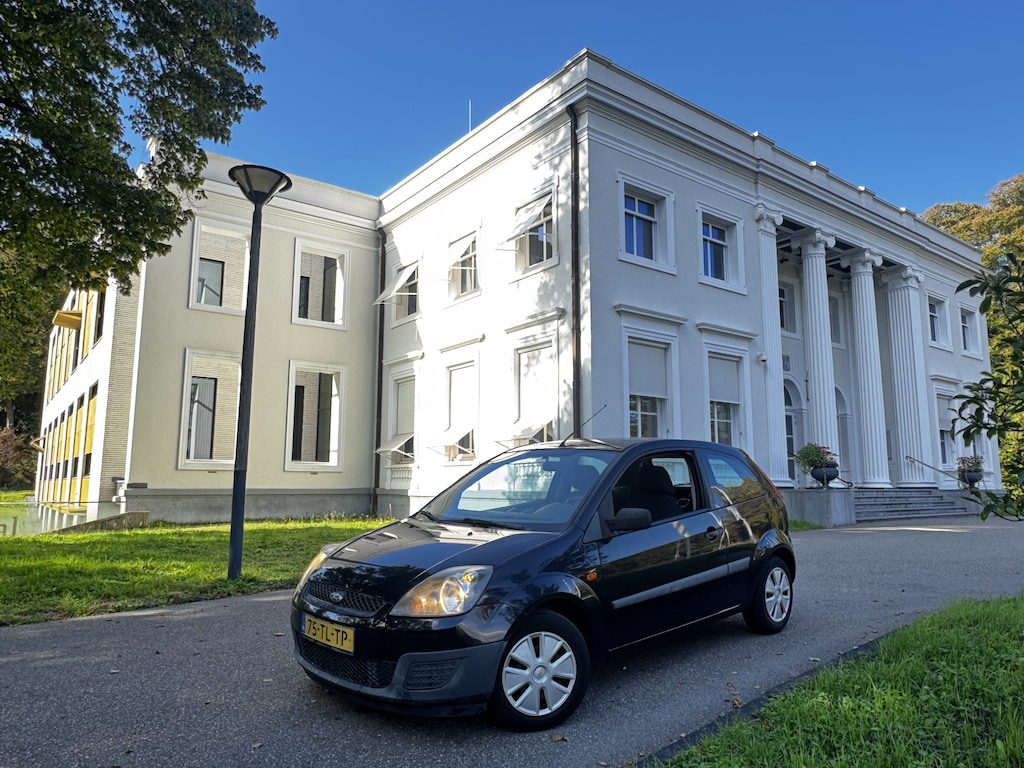 Ford Fiesta 1.3-8V Champion