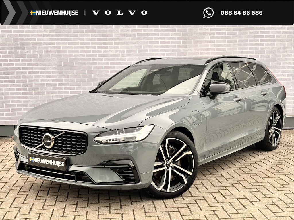 Volvo V90 2.0 T6 Plug-in Hybrid AWD Plus Dark | PHEV Long Range | Luchtvering | Panoramadak | Harman Kardon Audio | Trekhaak | Sportstoelen | Keyless Entry | Elektrische Achterklep | Elektrisch Verstelbare Voorstoelen | Stoelverwarming | Lichtmetalen Velgen 20 inch | Navigatie | Apple Carplay | Android Auto