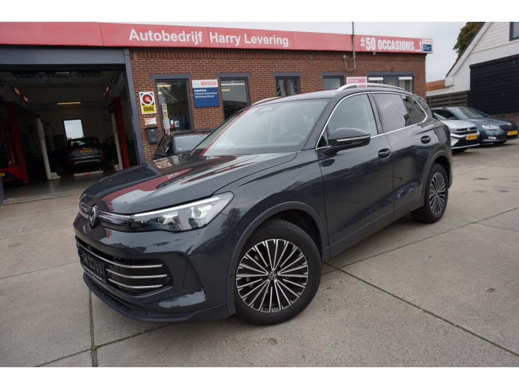 Volkswagen Tiguan 1.5 eTSI 150pk DSG-7 Elegance Navigatie IQ.Licht El.achterklep 360camera