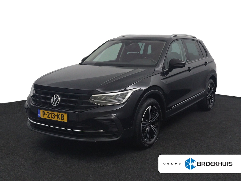 Volkswagen Tiguan 1.5 TSI Active | Trekhaak | Camera | Navigatie | Stoel/Stuur Verwarming | Digitaal Dashboard | LED | Dodehoek Detectie | Adaptive Cruise