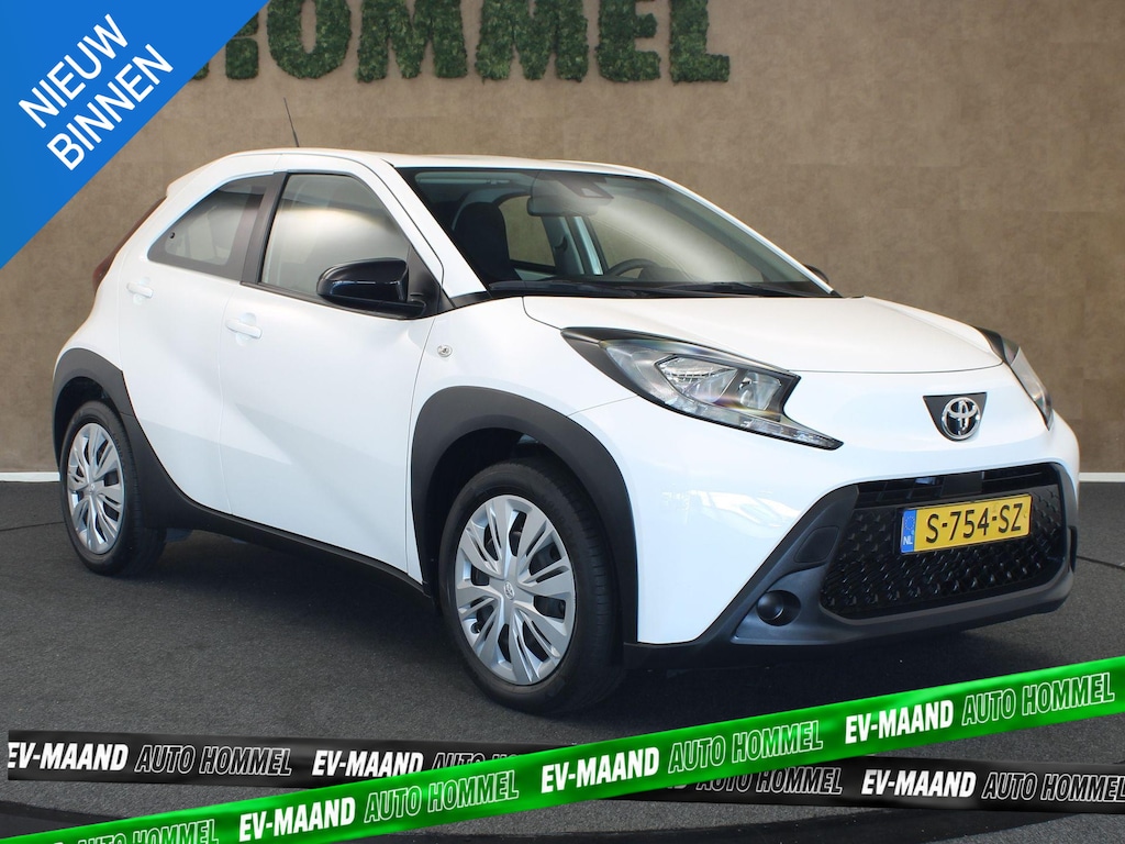 Toyota Aygo X 1.0 VVT-i MT Play - ORIGINEEL NEDERLANDSE AUTO - AIRCO - ADAPTIEVE CRUISE CONTROL - APPLE CARPLAY/ ANDROID AUTO - 17 INCH WIELEN - ELEKTRISCHE RAMEN VOOR - DAB AUDIO - VERKEERSBORDHERKENNING