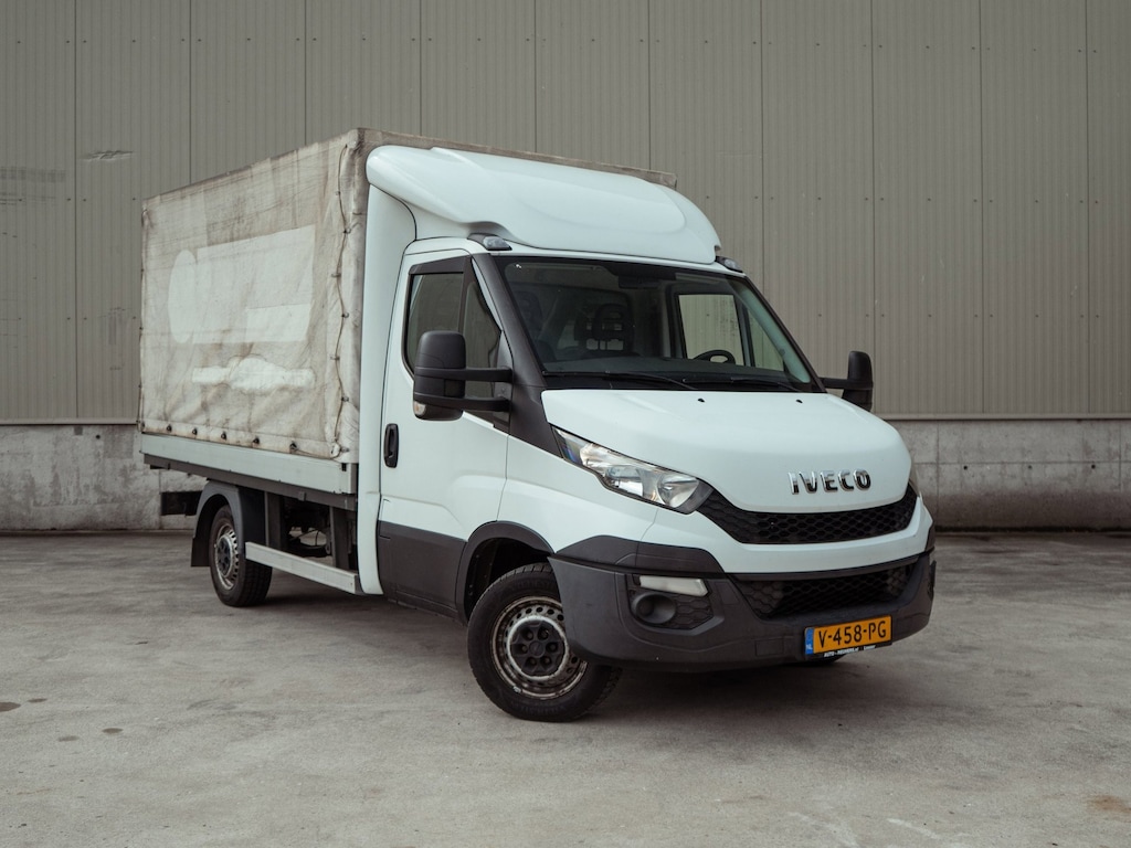 IVECO Daily 33S11 2.3 D 106PK Huifopbouw | Neerklapbare Zijschotten | 3-Zits | B-Rijbewijs | Trekhaak | Wielbasis 345cm