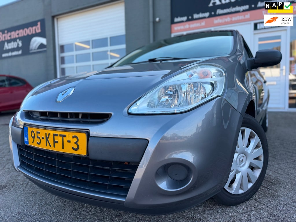 Renault Clio 1.2 Special Line met airco en trekhaak en navigatie en cruise controle