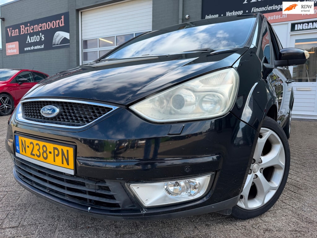 Ford Galaxy 2.0 TDCi Ghia 7 pers in automaat en leer met parkeersensoren en navigatie en bluetooth telefoon en airco