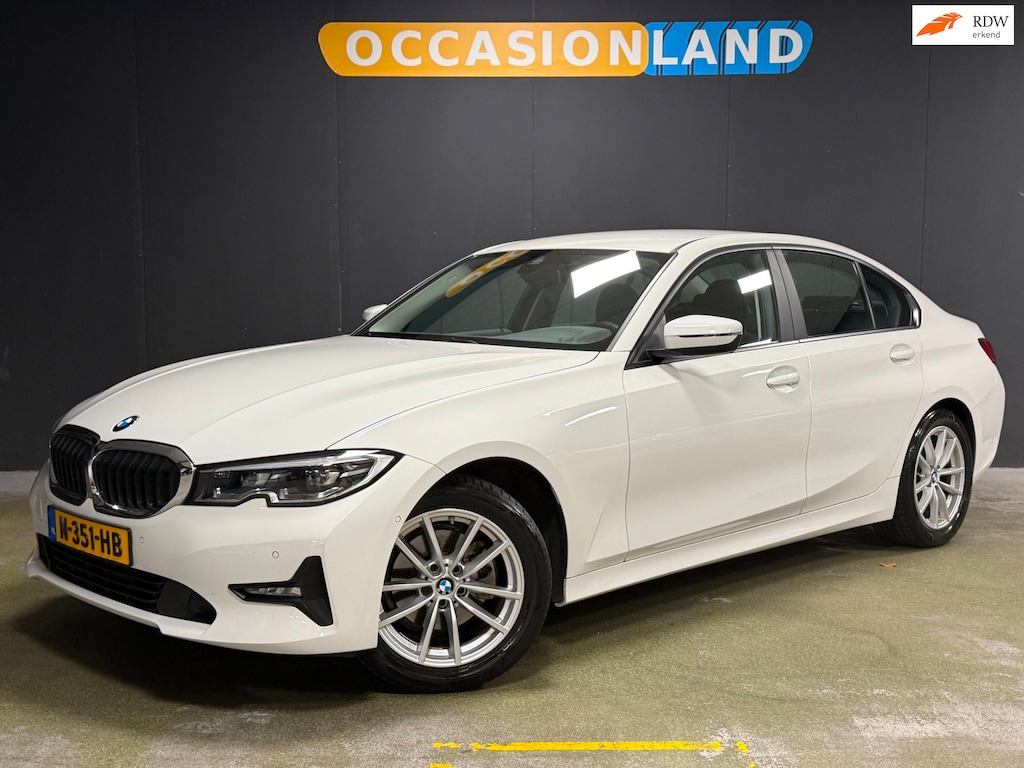 BMW 3-Serie 320i Business Edition|LED|PDC|CRUISE|CAMERA|CARPLAY|BLUETOOTH|NAVI|DAB|TREKHAAK|