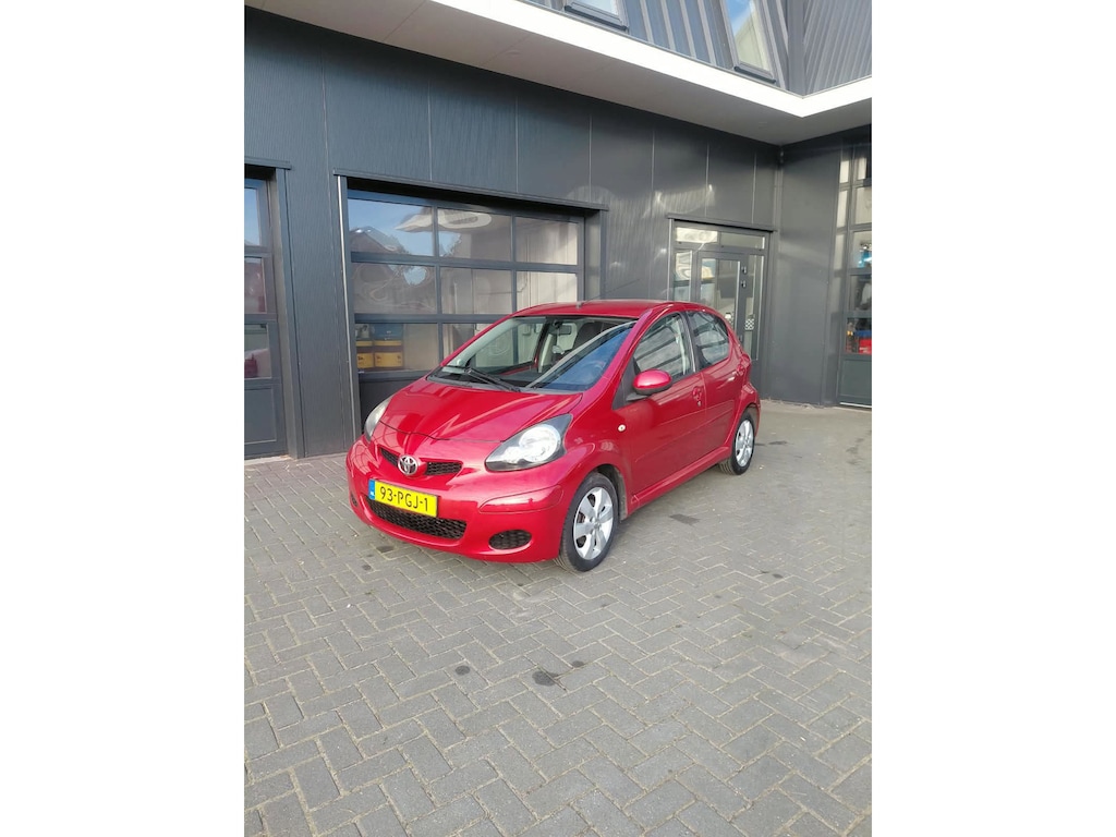 Toyota Aygo 1.0-12V Aspiration Red Navigator