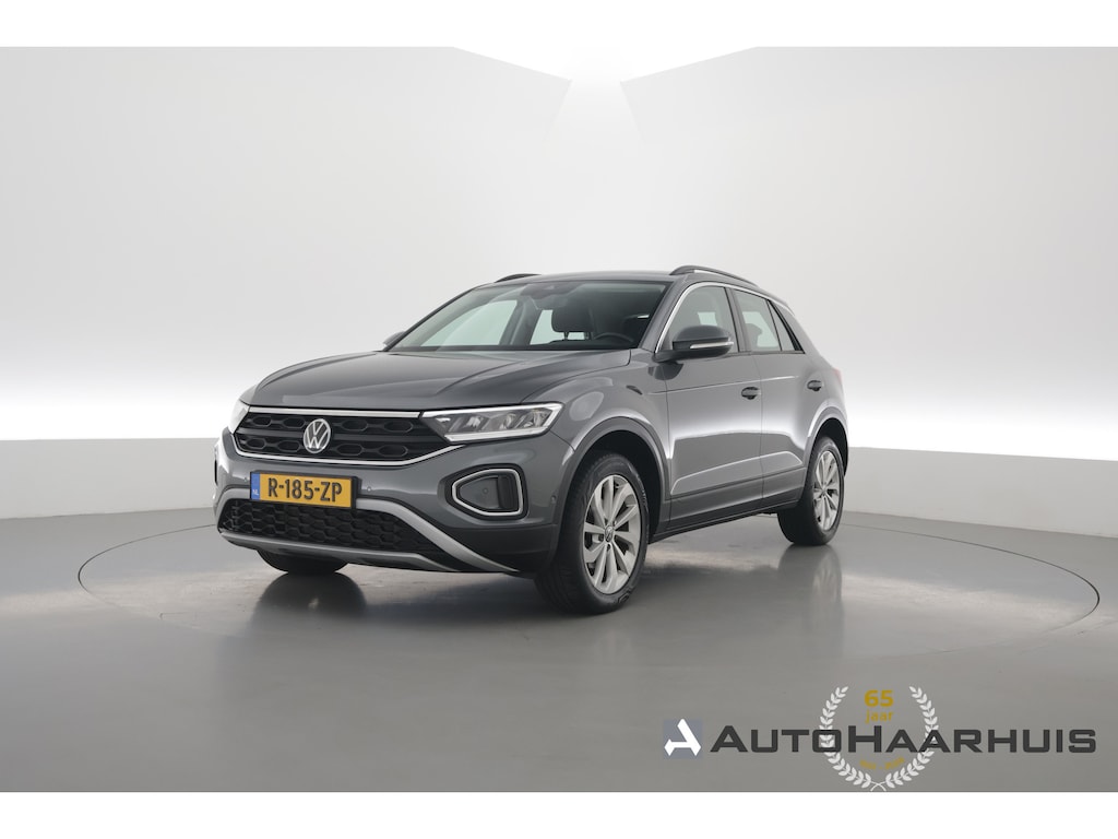 Volkswagen T-Roc 1.5 TSI 150pk DSG | Rijklaar! | Adapt. Cruise | Trekhaak | All Seasons | NAV + CarPlay | Stoelverw. S
