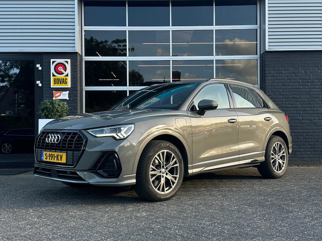 Audi Q3 45 TFSI e S-Line, Automaat, Virtual-Cockpit, CarPlay, Trekhaak, Cruise, Navi, PDC, NAP