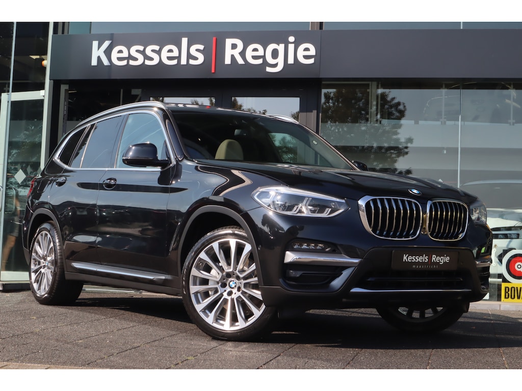 BMW X3 xDrive30e Luxury | Pano | Leer | BLIS | Sfeer | Stoel + Stuurverwarming | 360 camera | HuD | BMW Individual