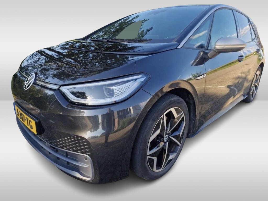 Volkswagen ID.3 First Plus 58 kWh / Trekhaak / Camera / Keyless / Matrix LED / Interieurvoorverwarming / 19'' / DAB / Navigatie / Stoel+Stuurverwarming / ACC