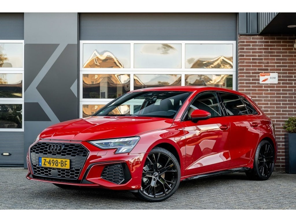 Audi A3 Sportback 35 TFSI S edition | S-Line | S-Seats | Trekhaak | Virtual Cockpit | Stoelverw. | Black Optic | Privacy Glass | 18' Inch |
